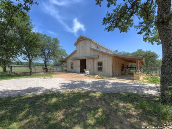 510 Patten DR, Johnson City, TX 78636