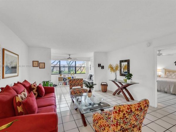 10451 Sunrise Lakes Blvd, Unit 205, Sunrise, FL 33322