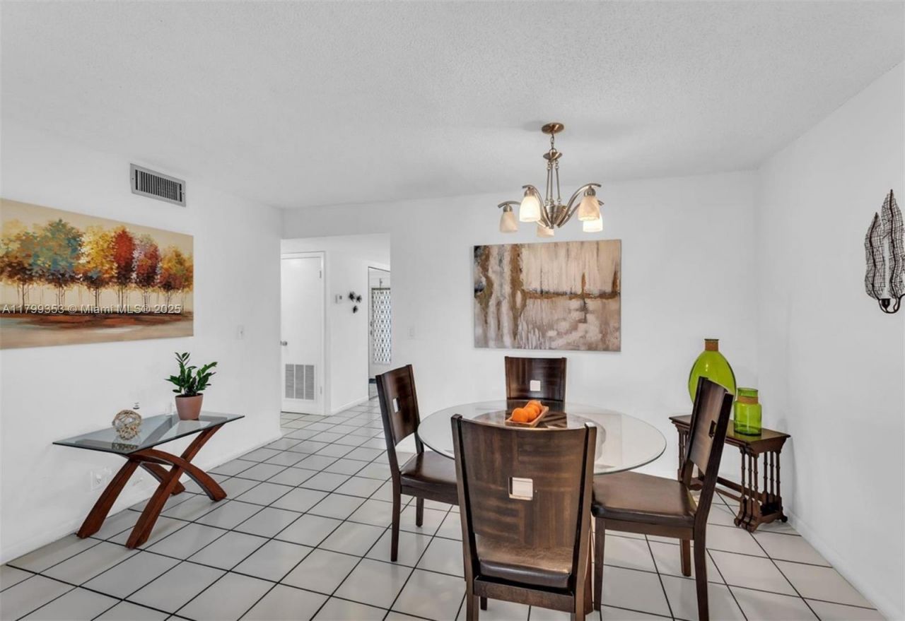 10451 Sunrise Lakes Blvd, Unit 205, Sunrise, FL 33322 Photo