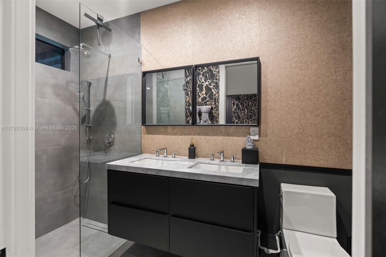 400 NW 49th St, Miami, FL 33127 Photo