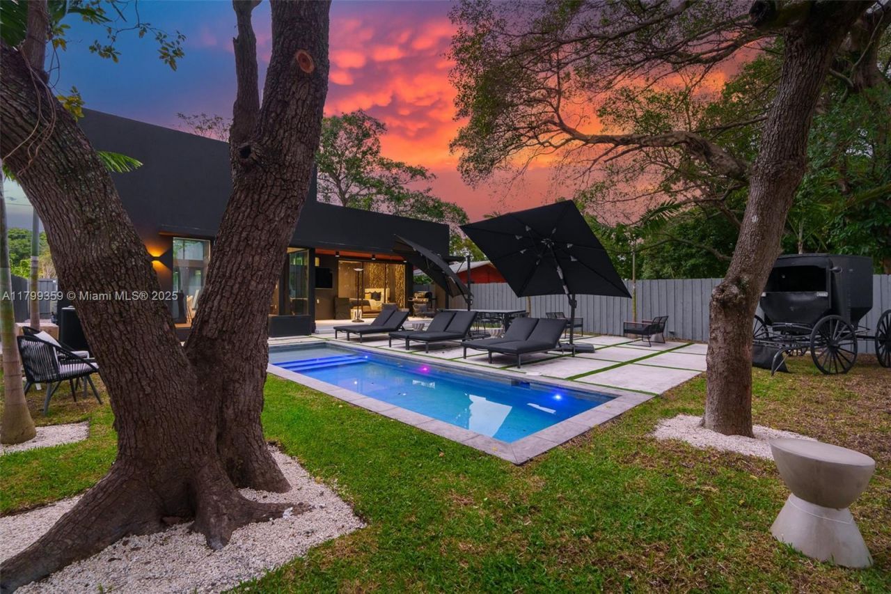 400 NW 49th St, Miami, FL 33127 Photo