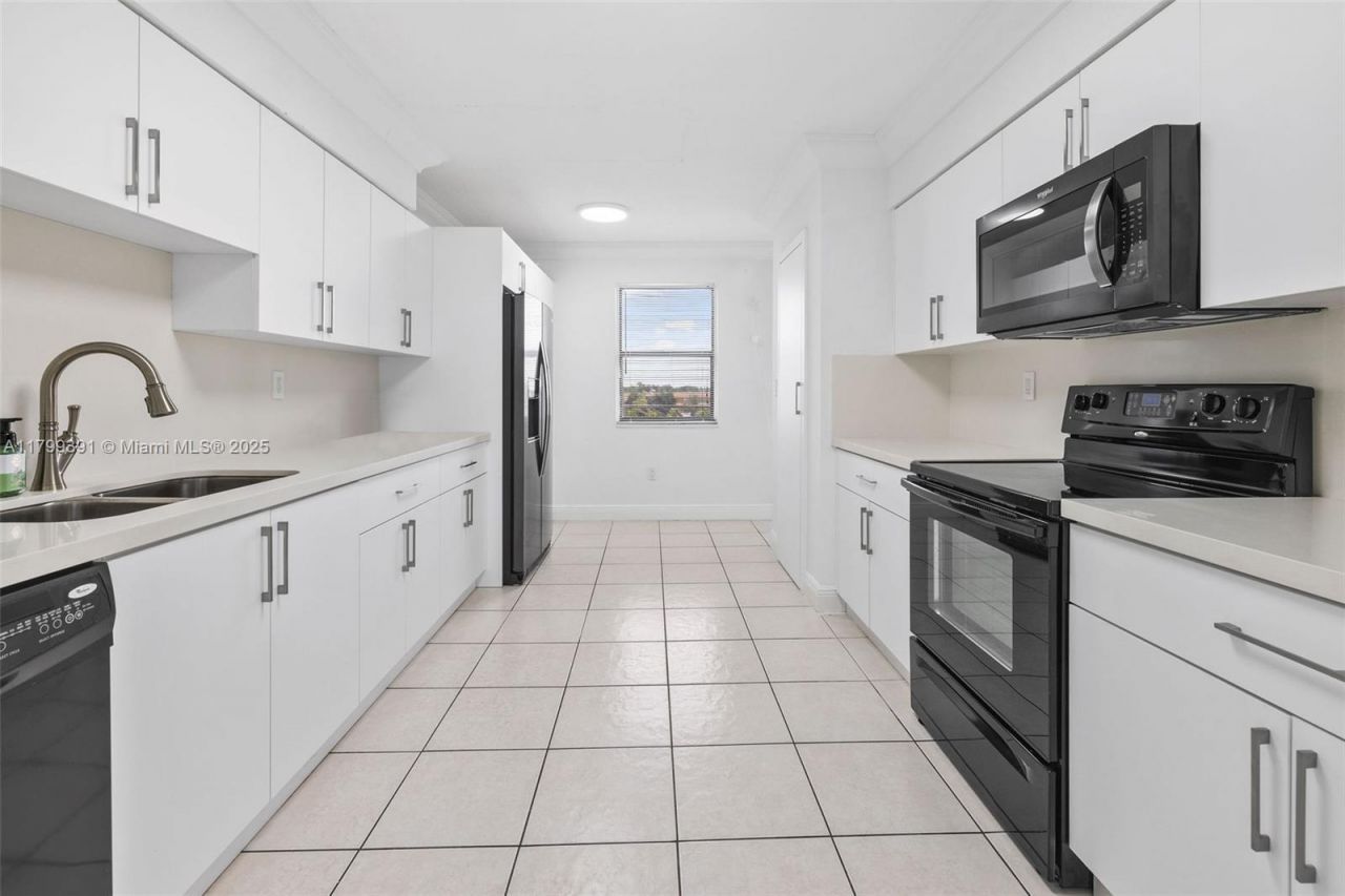 8401 NW 8 St, Unit 401, Miami, FL 33126 Photo