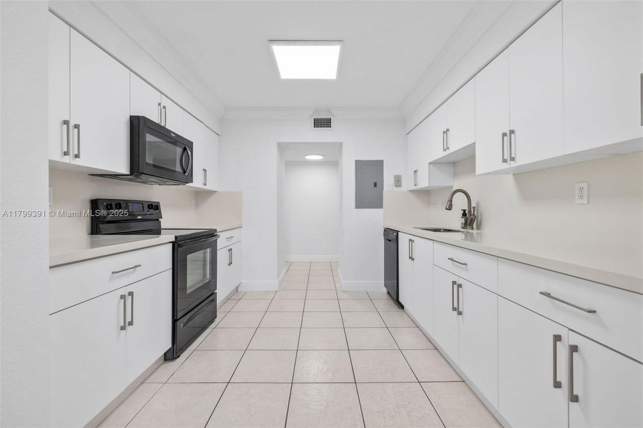 8401 NW 8 St, Unit 401, Miami, FL 33126 Photo