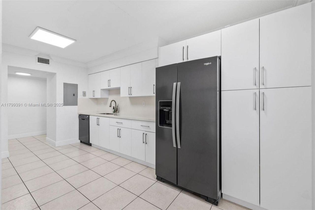 8401 NW 8 St, Unit 401, Miami, FL 33126 Photo