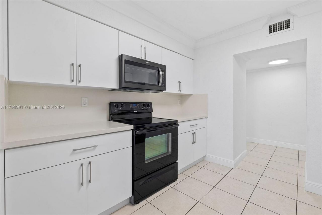 8401 NW 8 St, Unit 401, Miami, FL 33126 Photo
