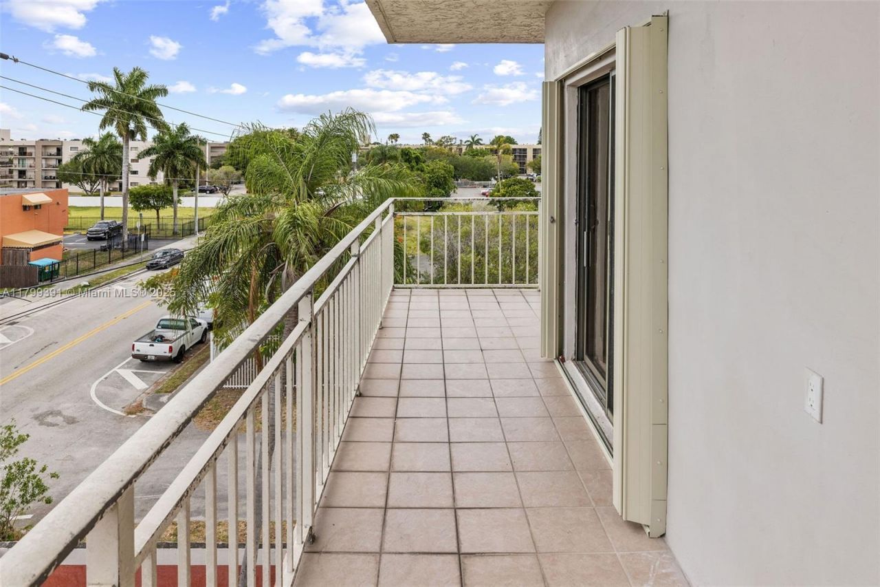 8401 NW 8 St, Unit 401, Miami, FL 33126 Photo