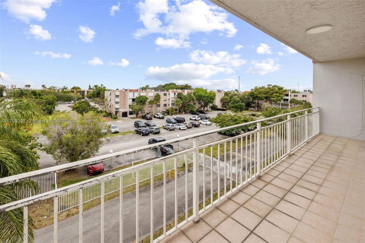 8401 NW 8 St, Unit 401, Miami, FL 33126 Photo