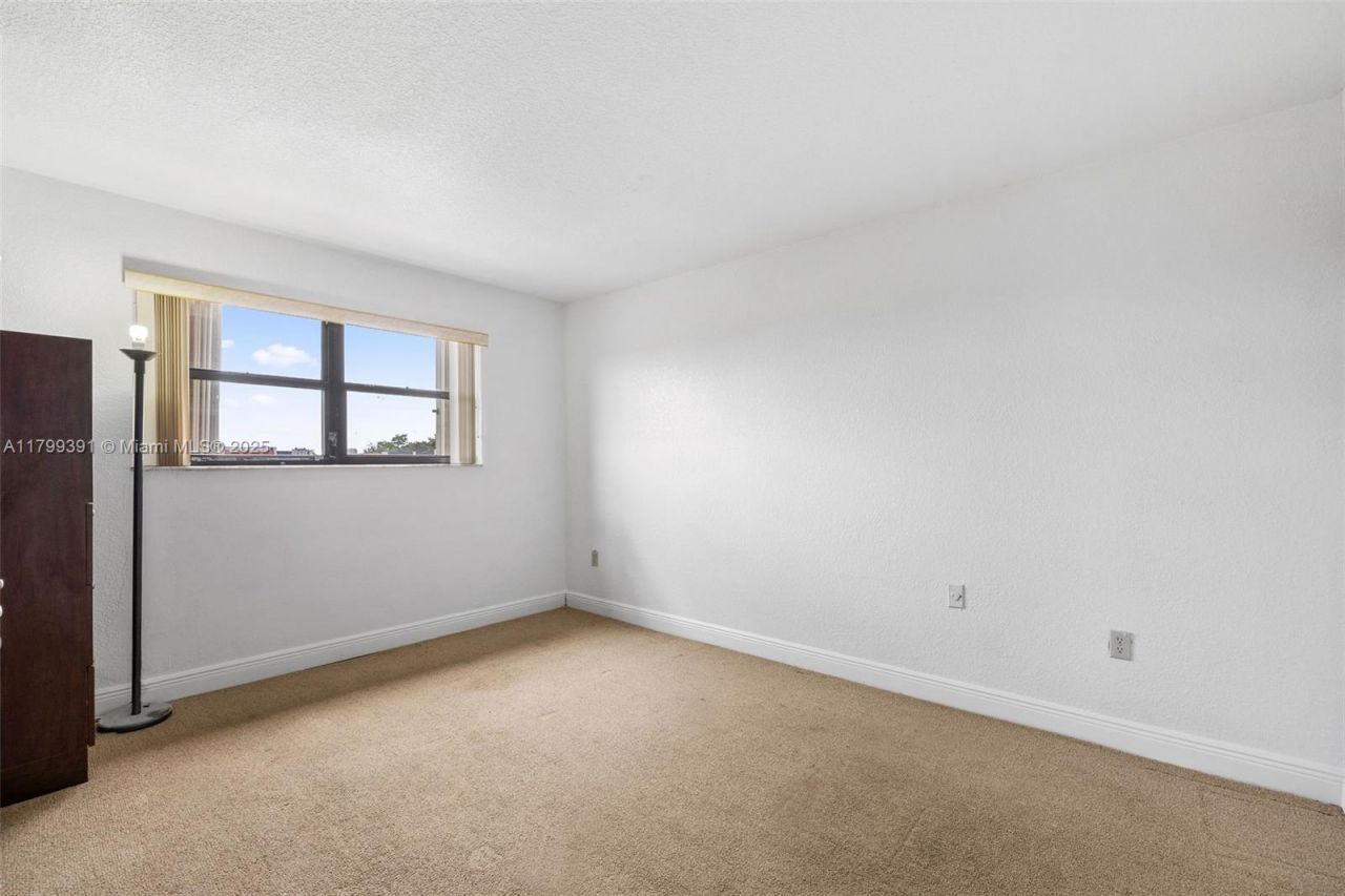 8401 NW 8 St, Unit 401, Miami, FL 33126 Photo