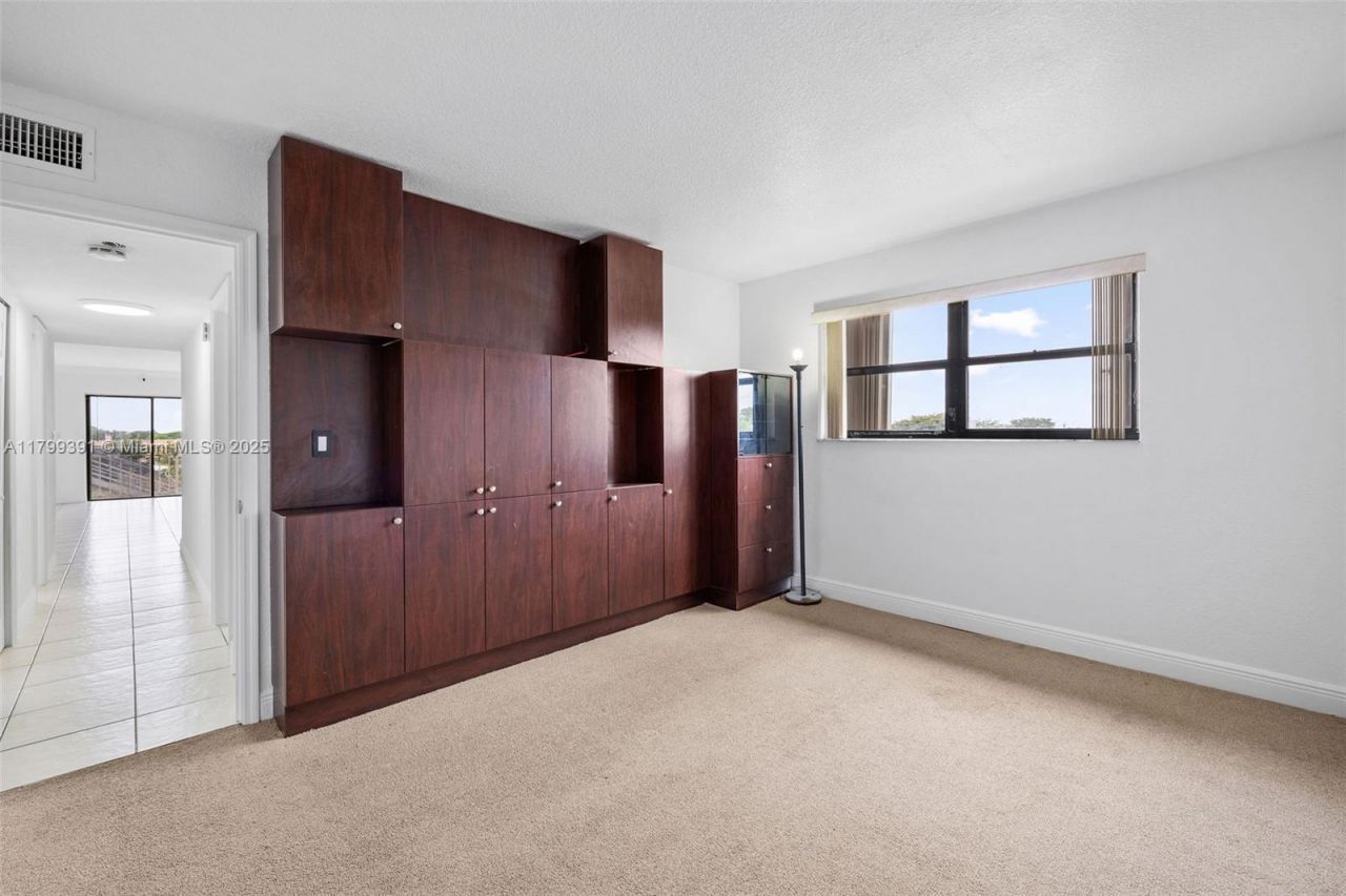 8401 NW 8 St, Unit 401, Miami, FL 33126 Photo