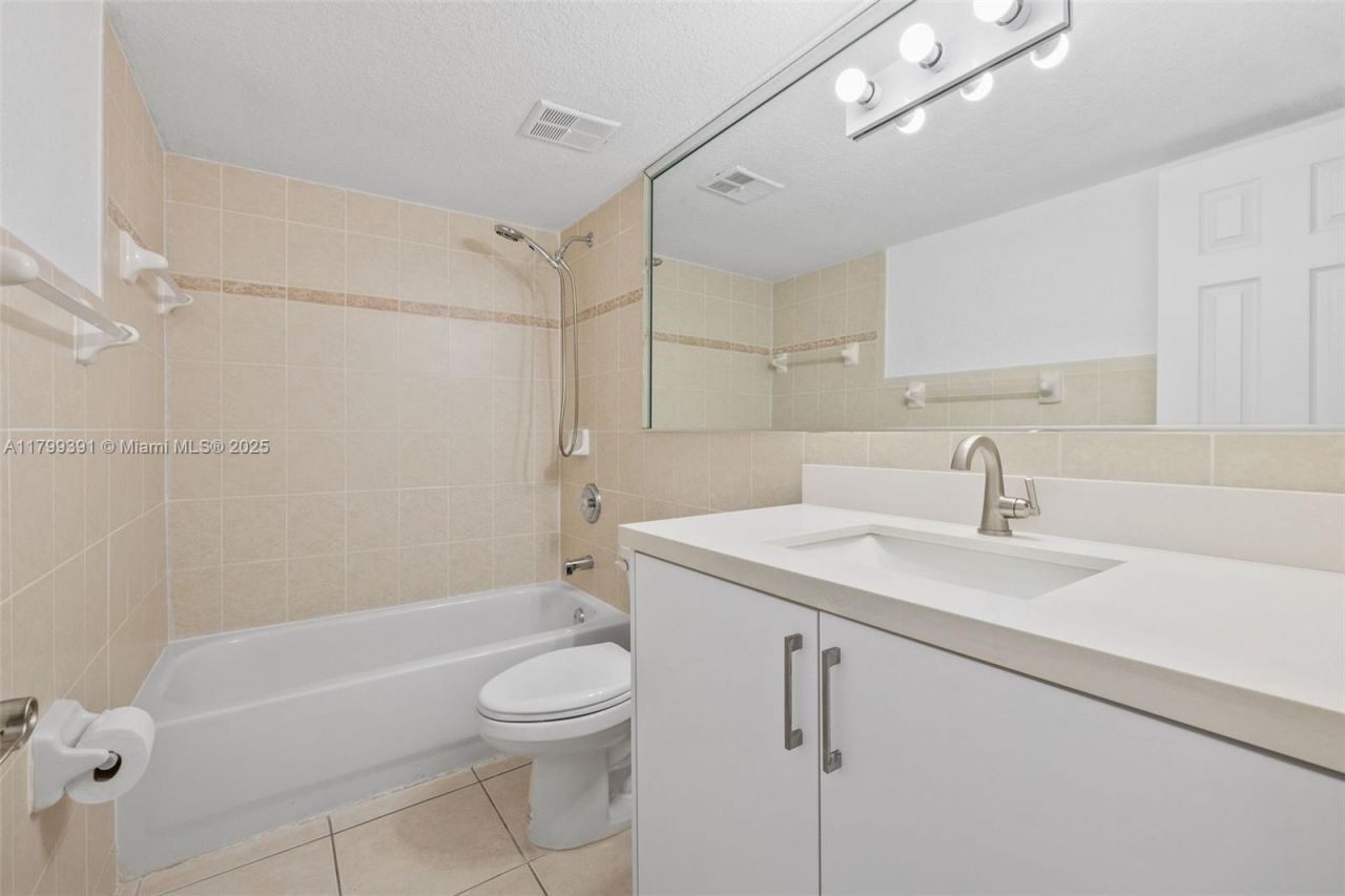 8401 NW 8 St, Unit 401, Miami, FL 33126 Photo
