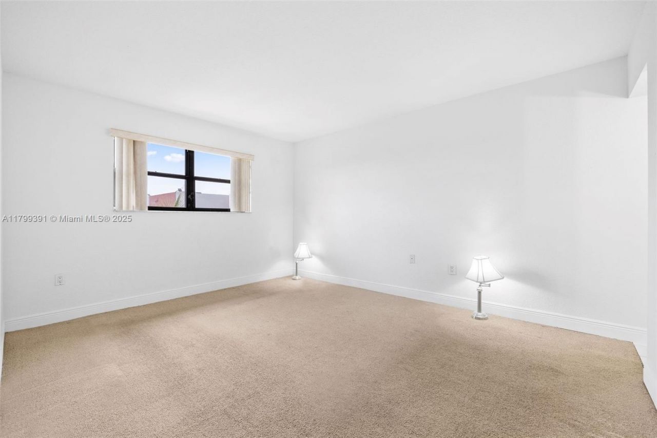 8401 NW 8 St, Unit 401, Miami, FL 33126 Photo