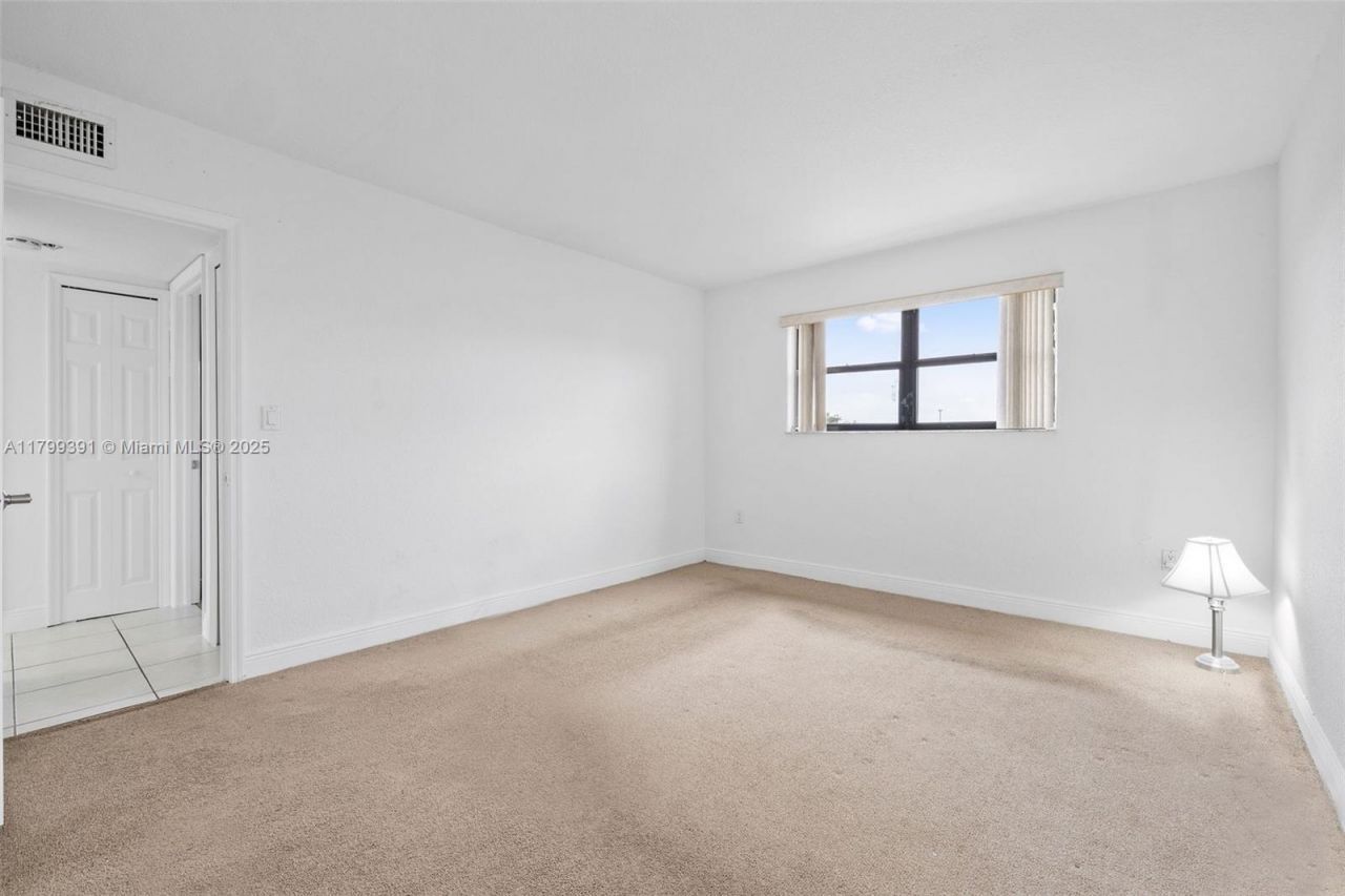 8401 NW 8 St, Unit 401, Miami, FL 33126 Photo