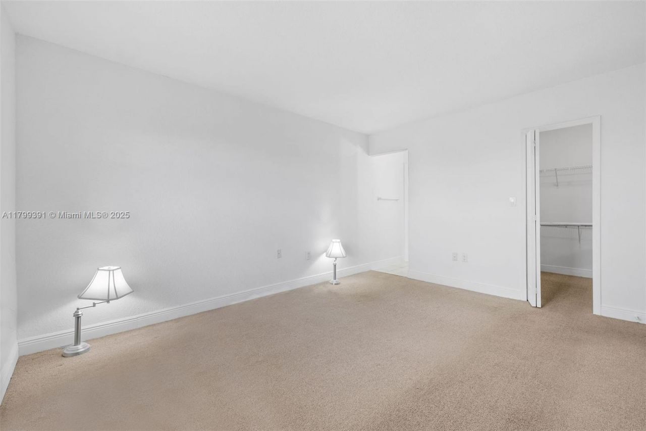 8401 NW 8 St, Unit 401, Miami, FL 33126 Photo