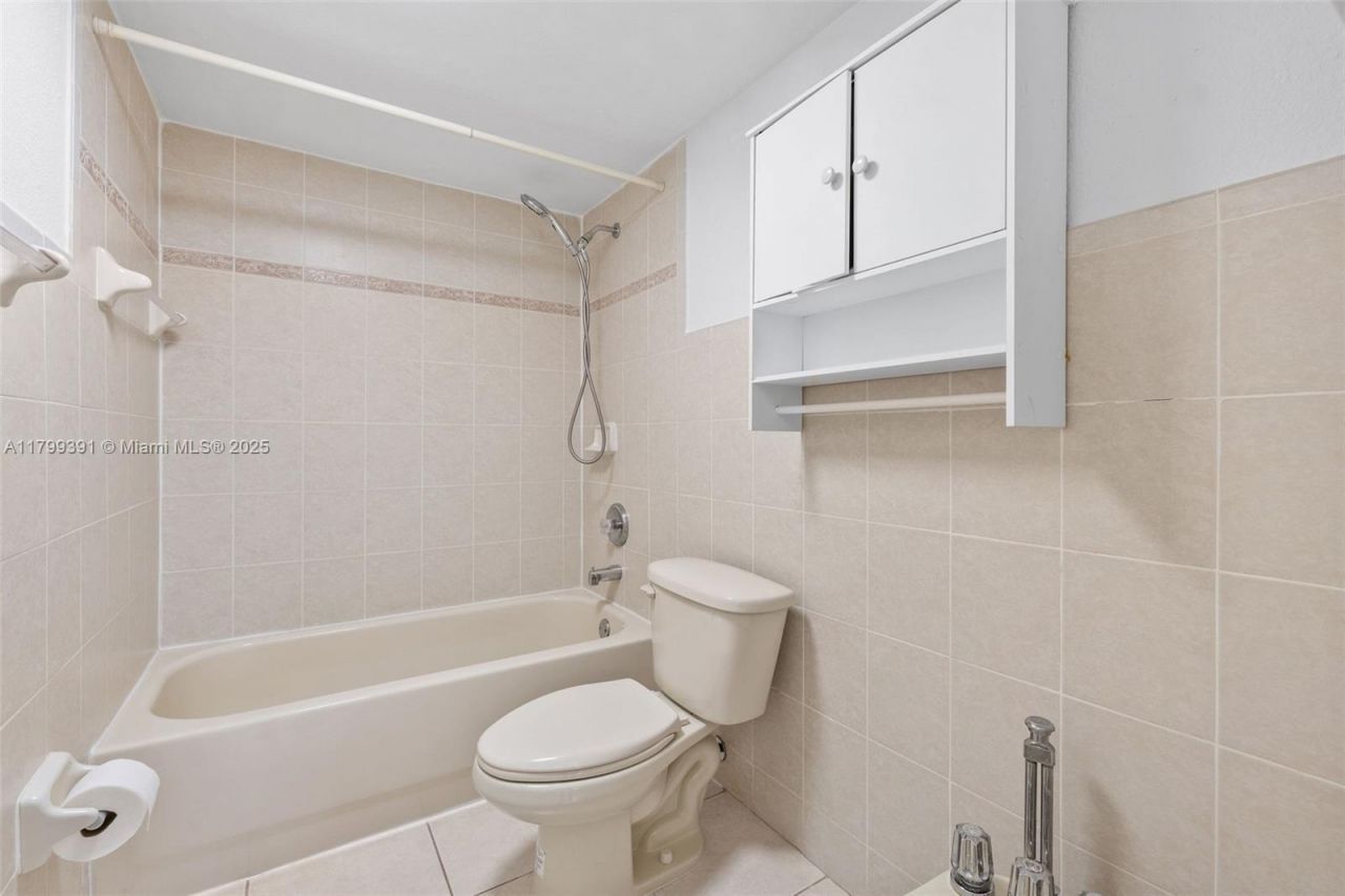 8401 NW 8 St, Unit 401, Miami, FL 33126 Photo