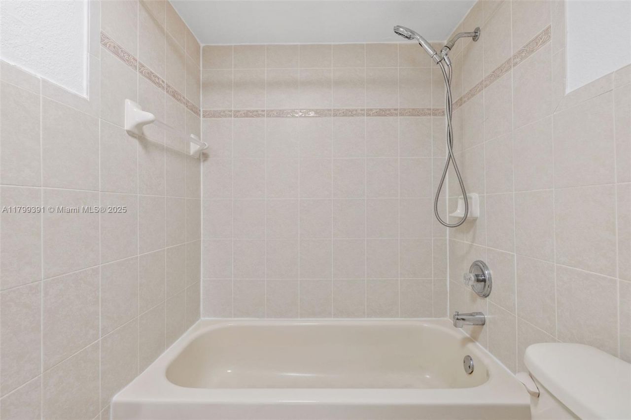 8401 NW 8 St, Unit 401, Miami, FL 33126 Photo