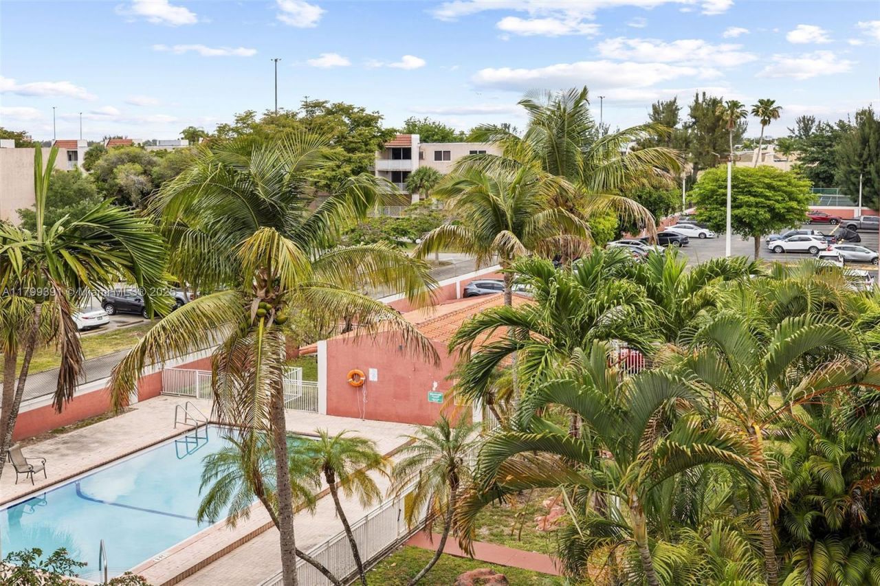 8401 NW 8 St, Unit 401, Miami, FL 33126 Photo