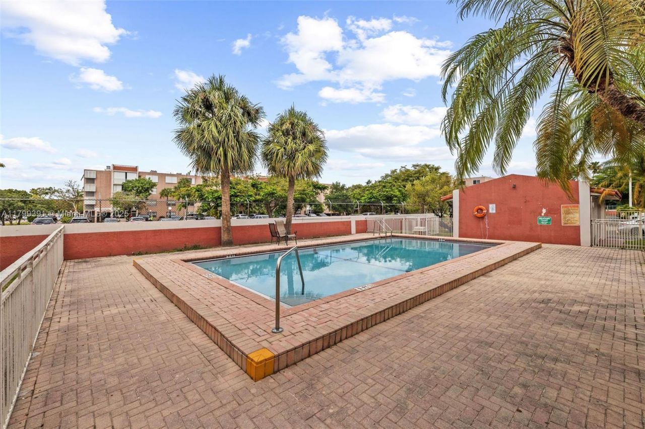 8401 NW 8 St, Unit 401, Miami, FL 33126 Photo