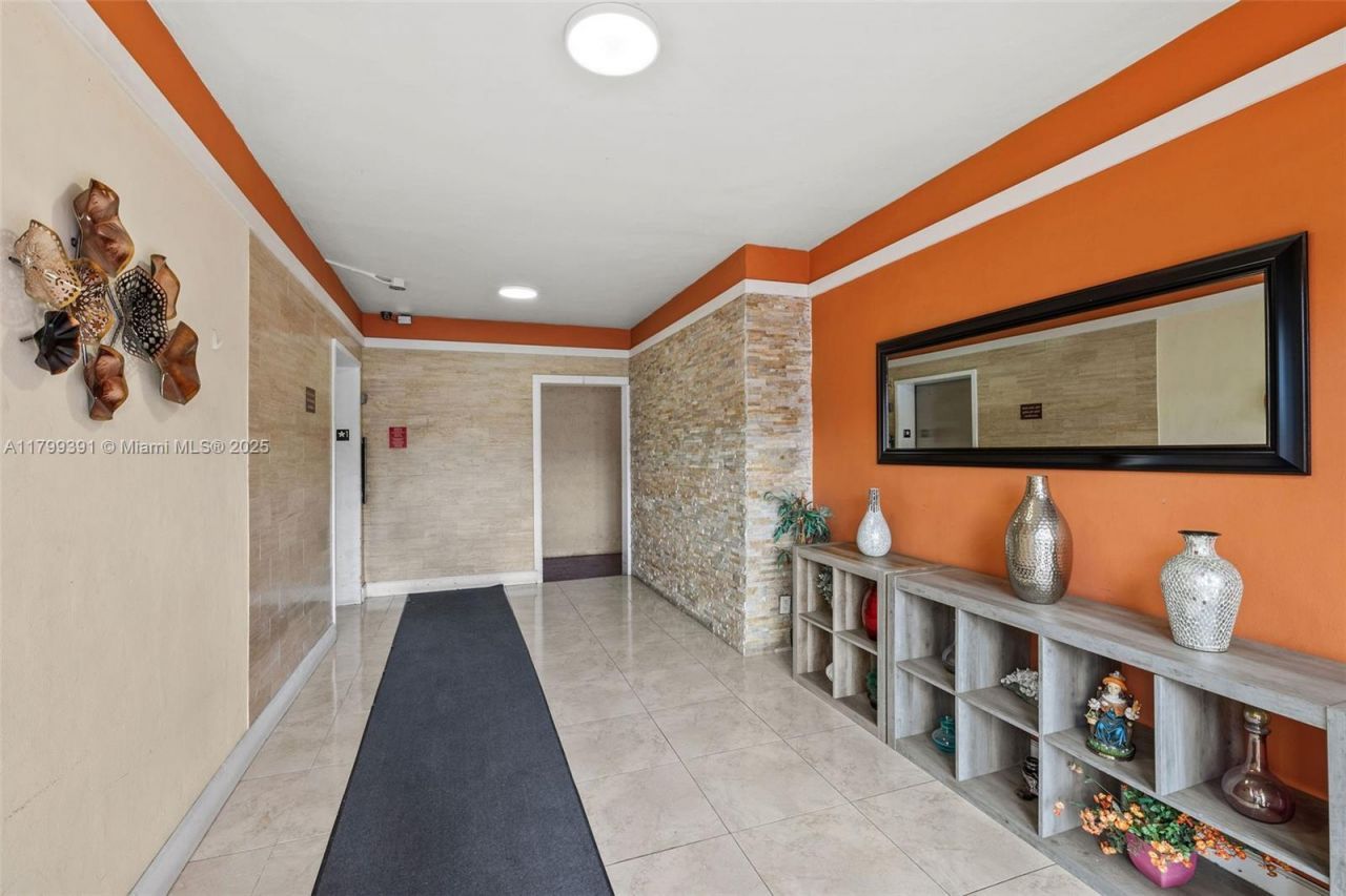 8401 NW 8 St, Unit 401, Miami, FL 33126 Photo