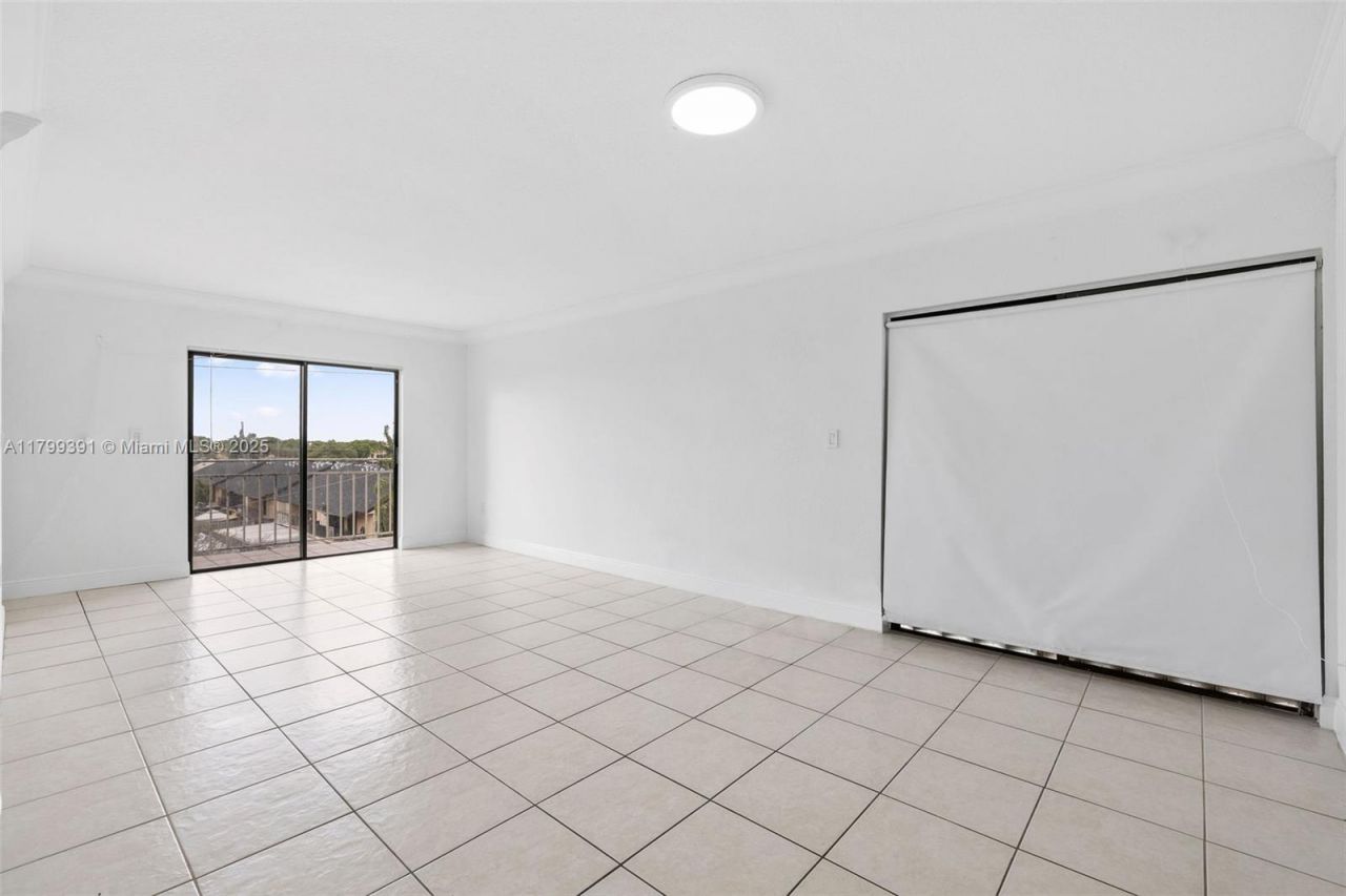 8401 NW 8 St, Unit 401, Miami, FL 33126 Photo