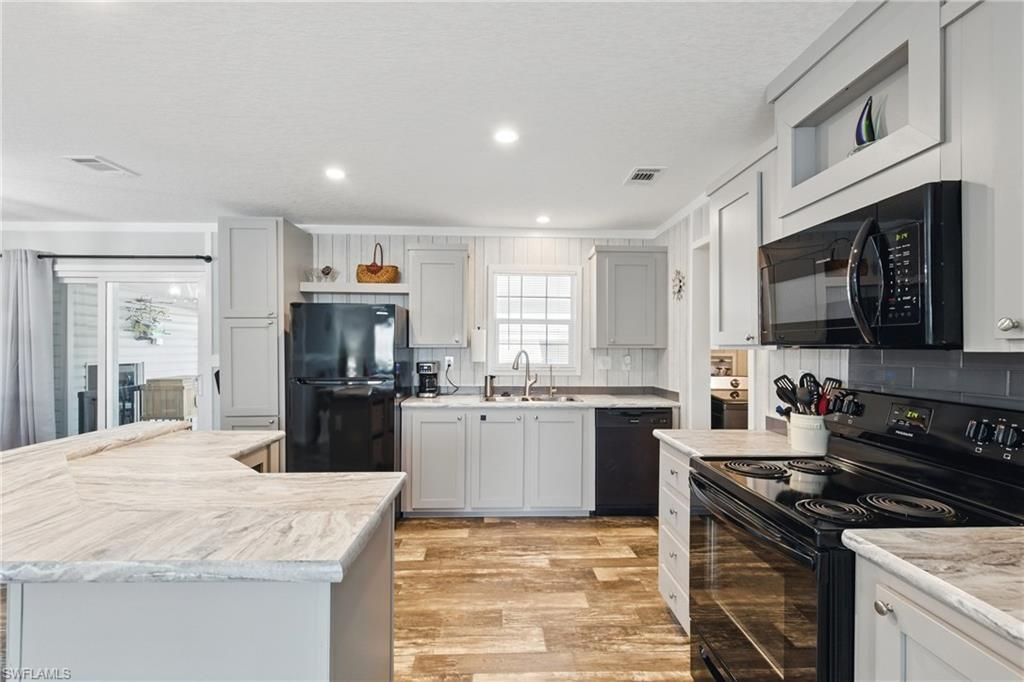 5151 Forest Park Dr, North Fort Myers, FL 33917 Photo