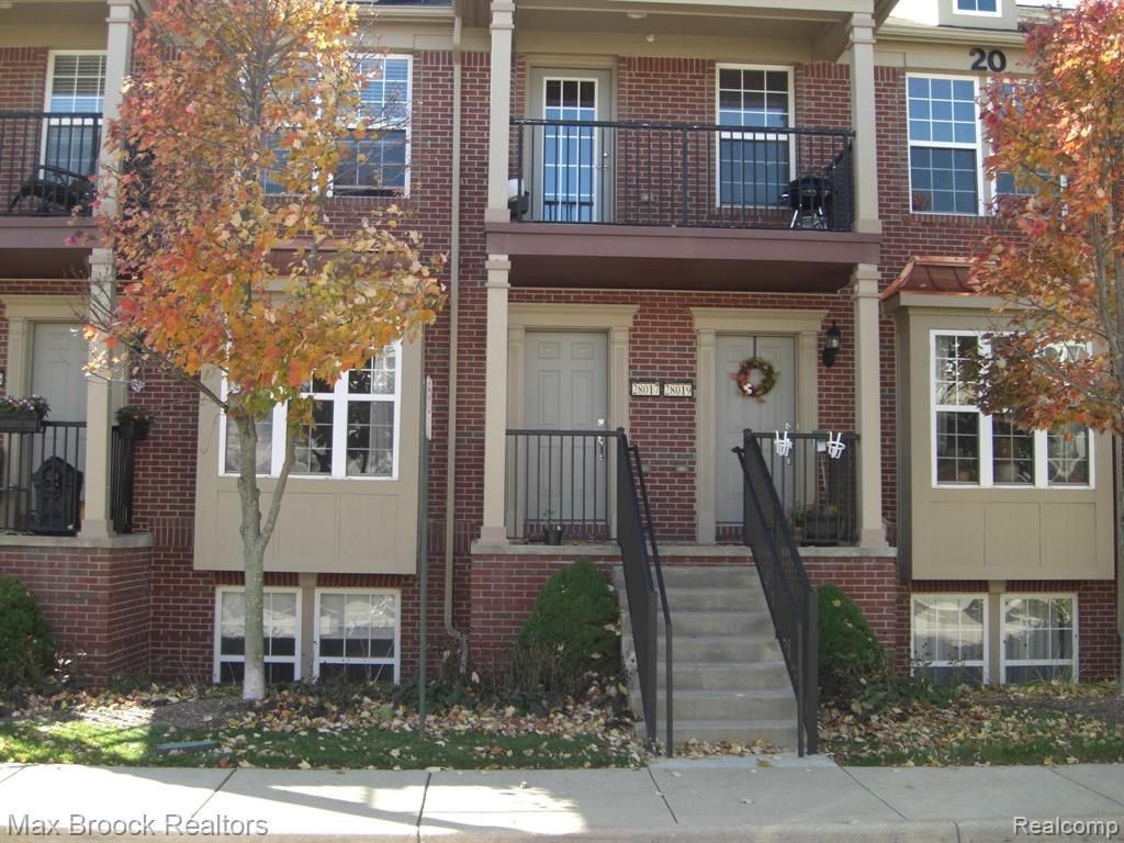 28017 Hopkins Drive, Novi, MI 48377 Main Photo