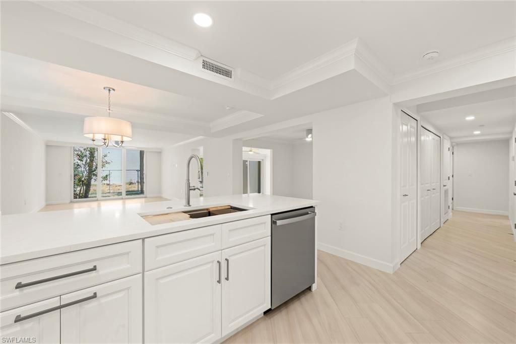 200 Periwinkle Way, Unit 111, Sanibel, FL 33957 Photo