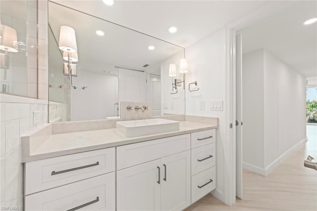 200 Periwinkle Way, Unit 111, Sanibel, FL 33957 Photo