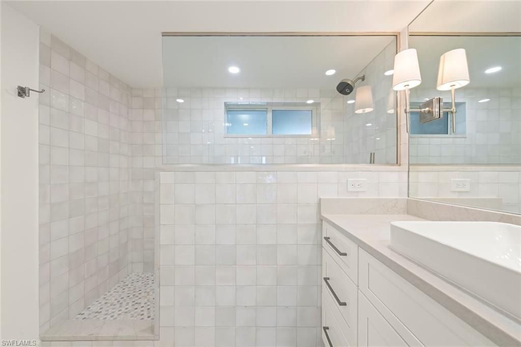 200 Periwinkle Way, Unit 111, Sanibel, FL 33957 Photo