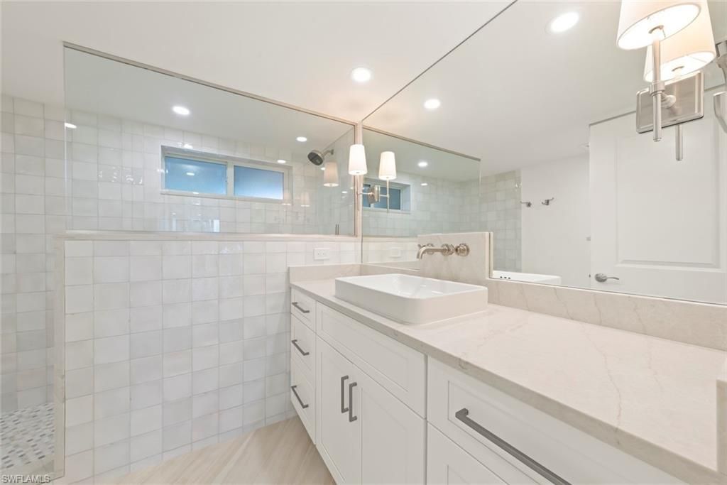 200 Periwinkle Way, Unit 111, Sanibel, FL 33957 Photo