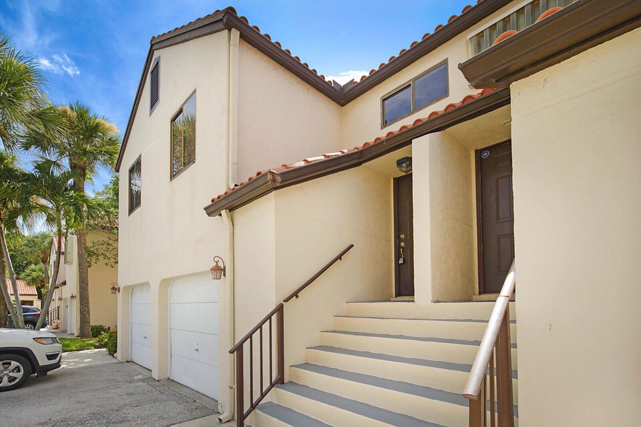 9 Vía De Casas Sur, Unit 203, Boynton Beach, FL 33426 Main Photo