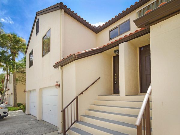 9 Vía De Casas Sur, Unit 203, Boynton Beach, FL 33426