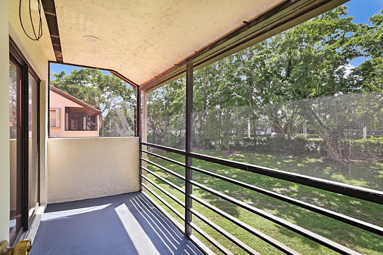 9 Vía De Casas Sur, Unit 203, Boynton Beach, FL 33426 Photo