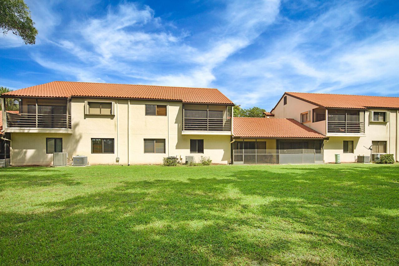 9 Vía De Casas Sur, Unit 203, Boynton Beach, FL 33426 Photo