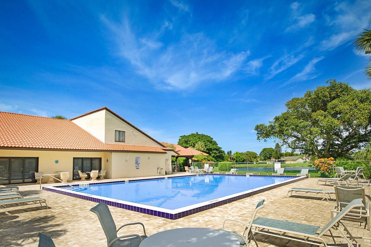 9 Vía De Casas Sur, Unit 203, Boynton Beach, FL 33426 Photo