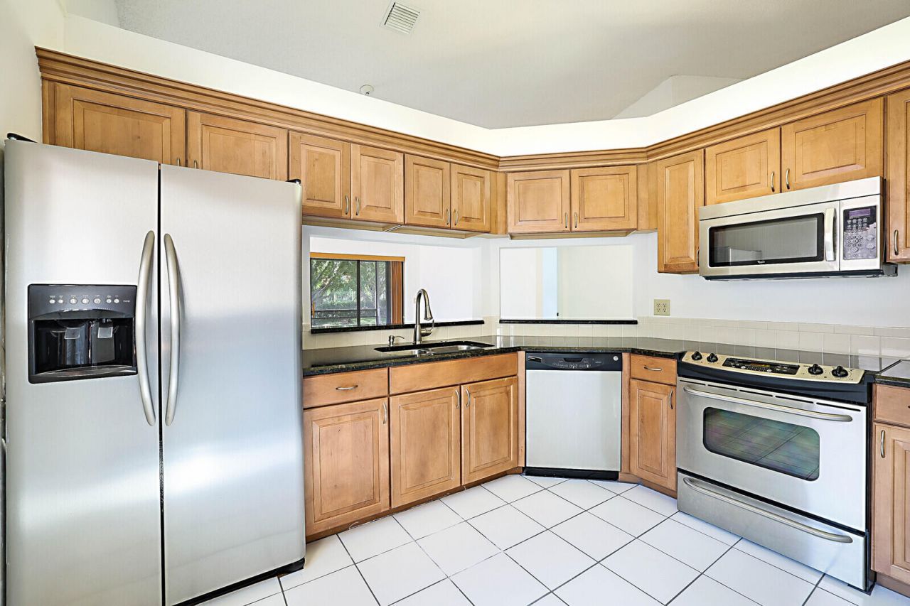 9 Vía De Casas Sur, Unit 203, Boynton Beach, FL 33426 Photo
