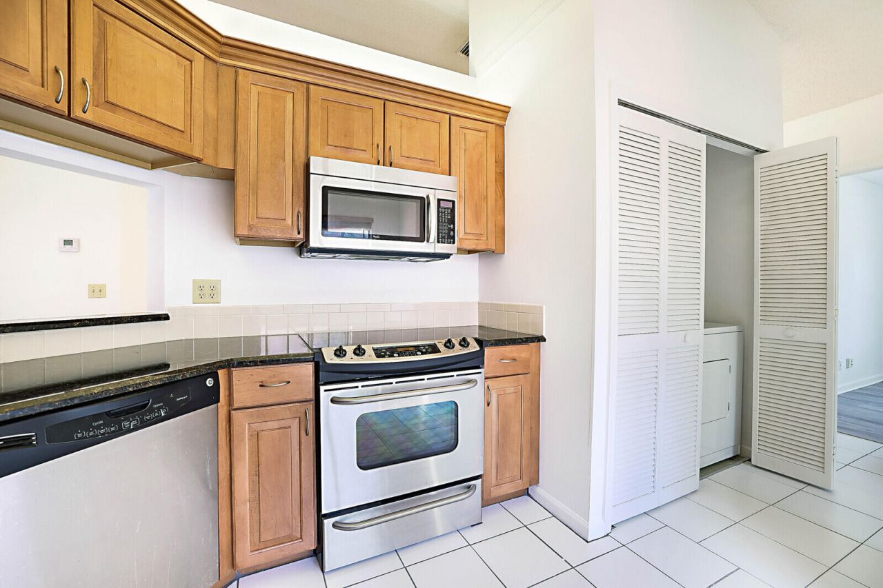 9 Vía De Casas Sur, Unit 203, Boynton Beach, FL 33426 Photo