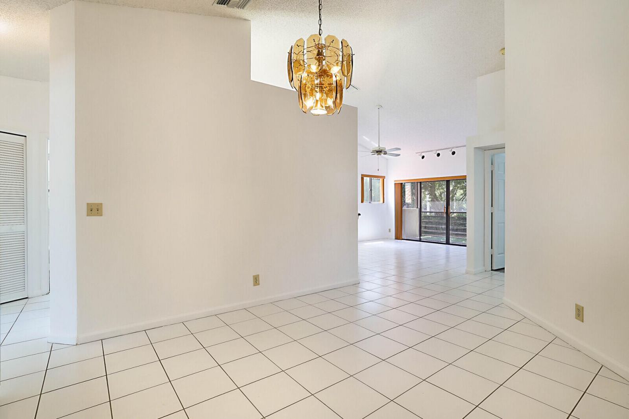 9 Vía De Casas Sur, Unit 203, Boynton Beach, FL 33426 Photo