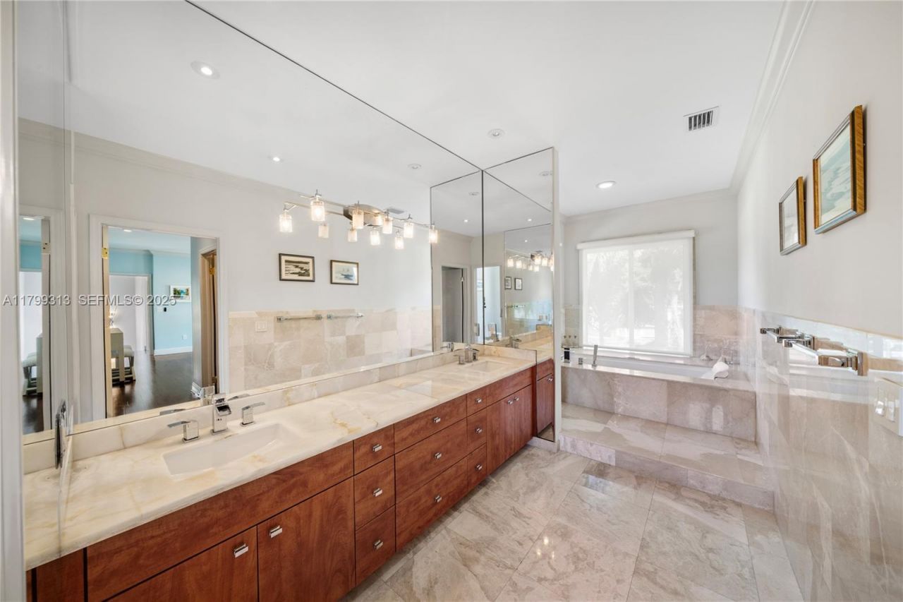 725 Vilabella Ave, Coral Gables, FL 33146 Photo