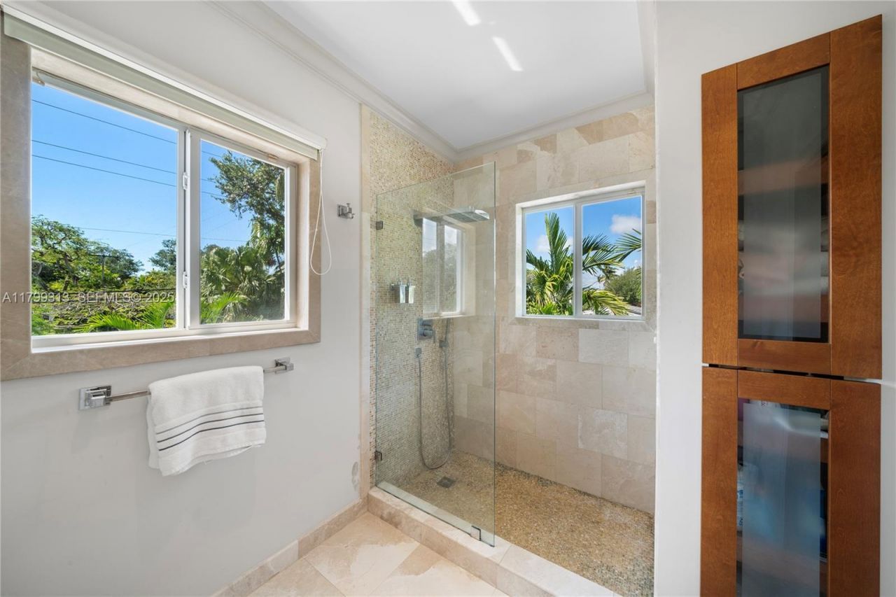 725 Vilabella Ave, Coral Gables, FL 33146 Photo