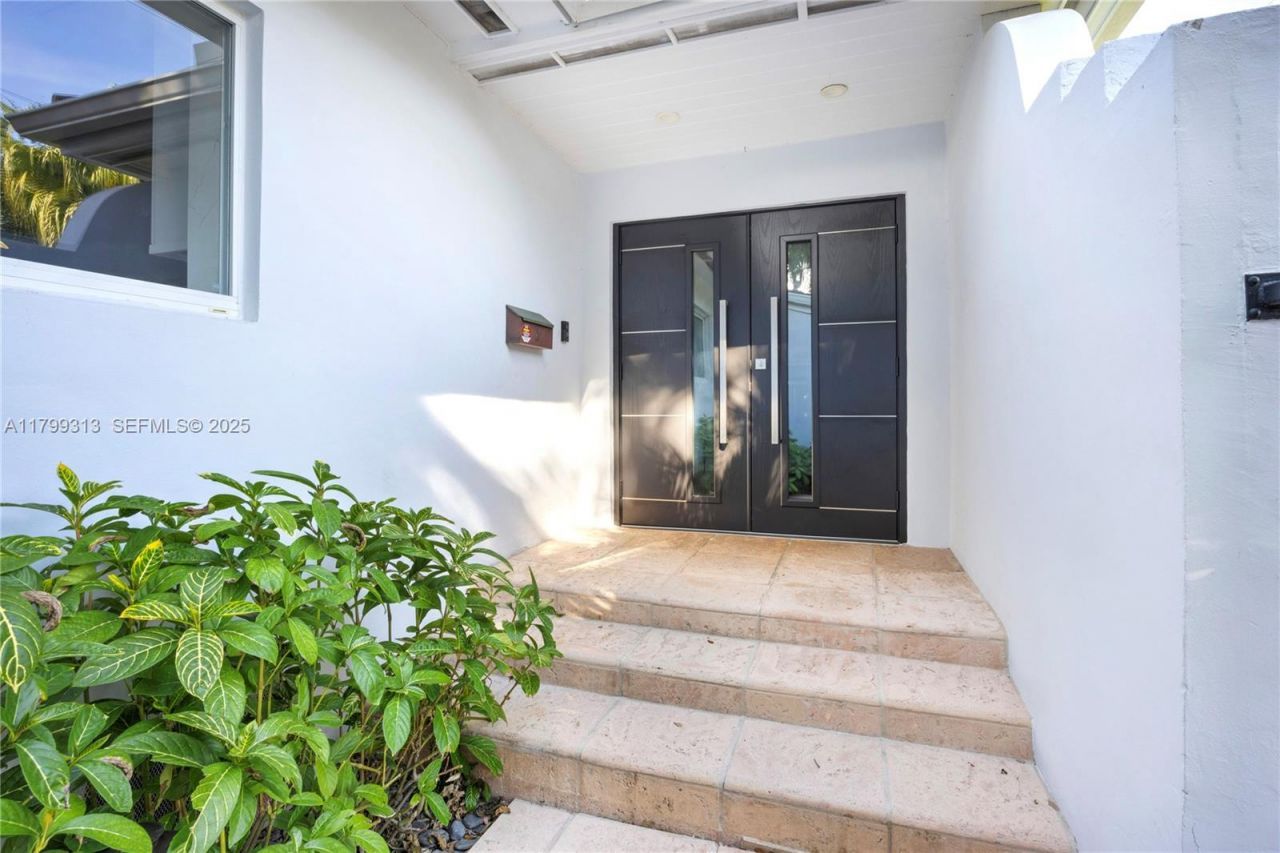 725 Vilabella Ave, Coral Gables, FL 33146 Photo