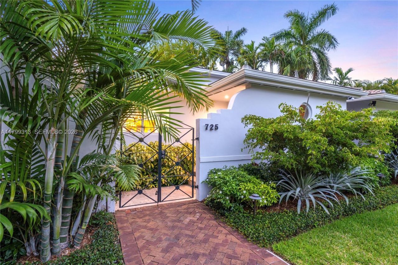 725 Vilabella Ave, Coral Gables, FL 33146 Photo