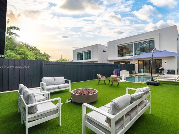 408 NW 52nd St, Unit 408, Miami, FL 33127