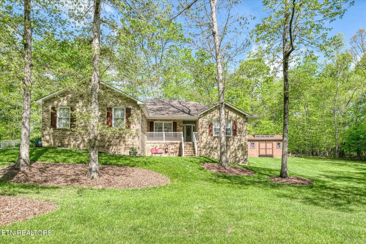 131 Chickasaw Drive, Crossville, TN 38572 Main Photo