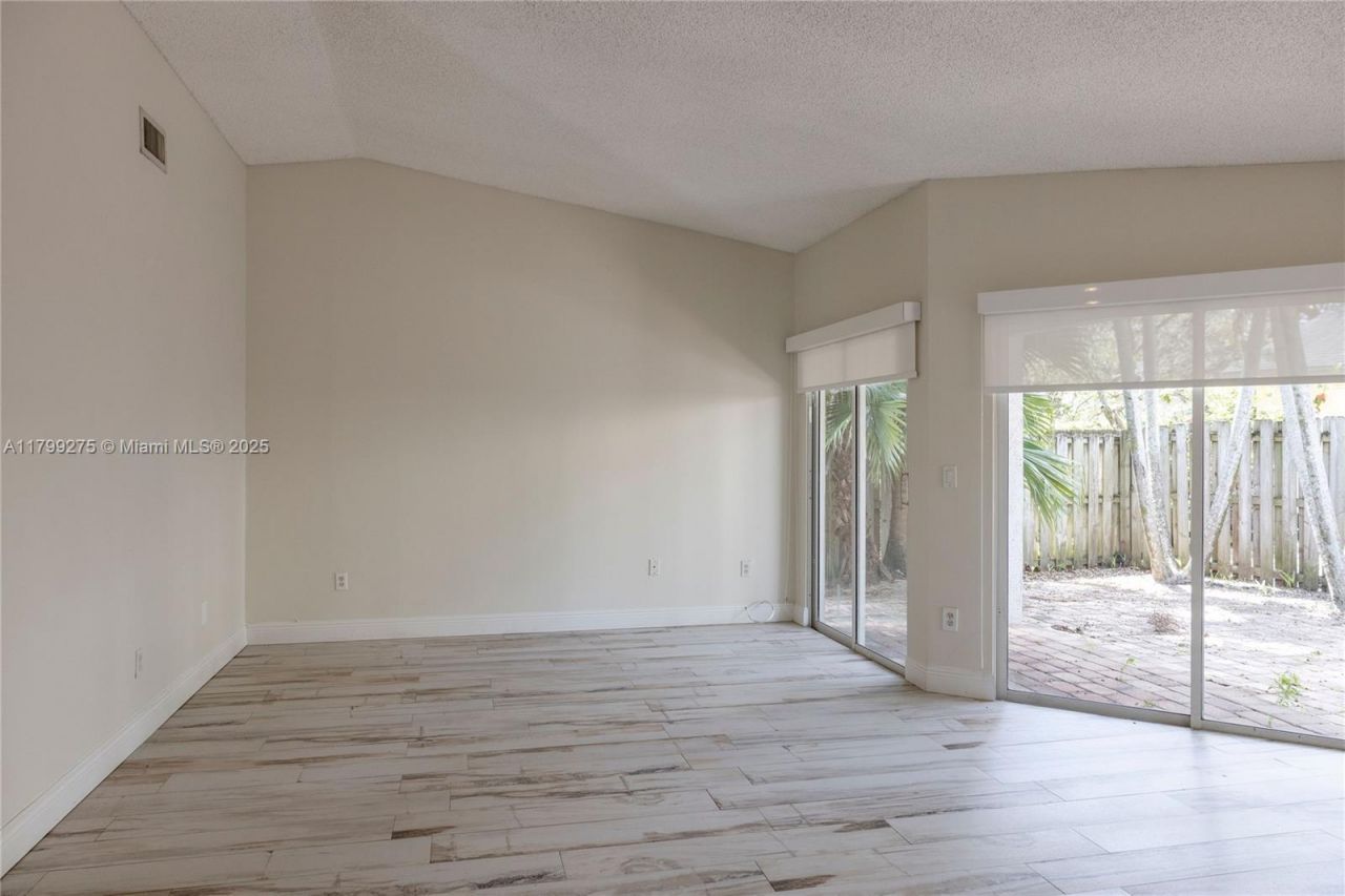 10121 NW 51st Ln, Doral, FL 33178 Photo