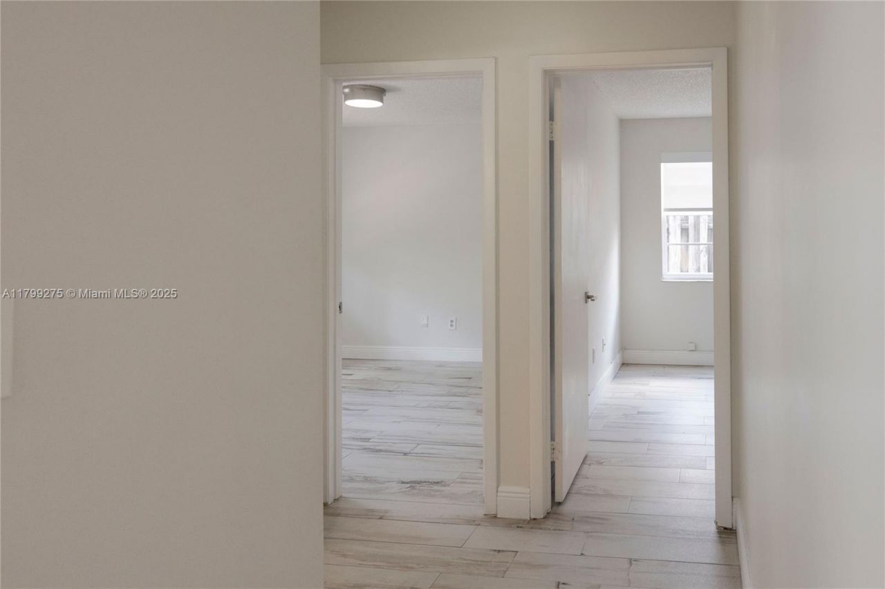 10121 NW 51st Ln, Doral, FL 33178 Photo