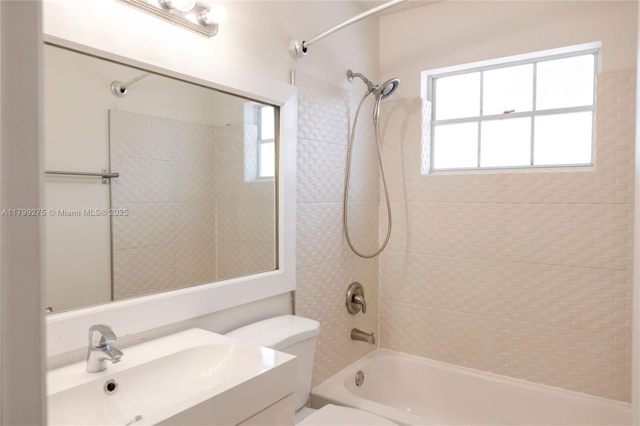 10121 NW 51st Ln, Doral, FL 33178 Photo