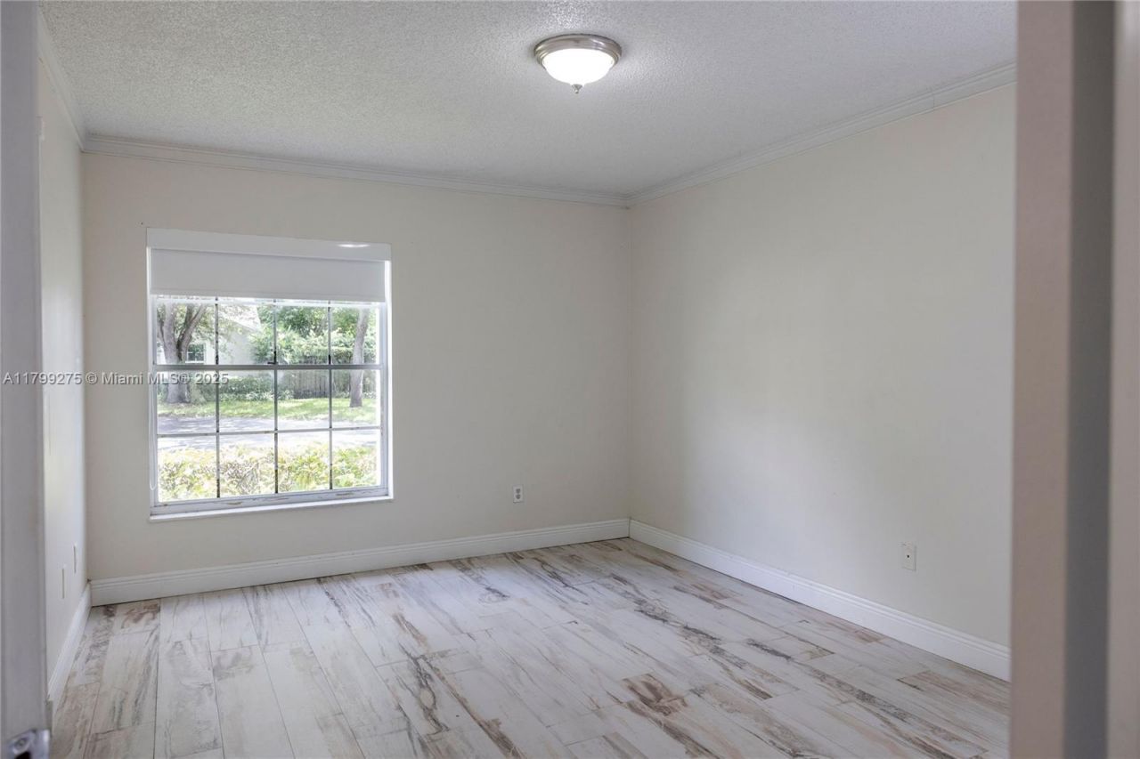 10121 NW 51st Ln, Doral, FL 33178 Photo