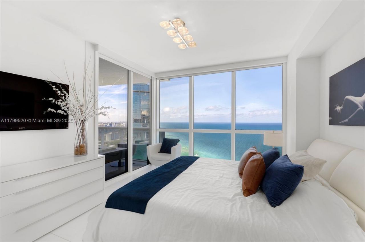 18201 Collins Ave, Unit 5206, Sunny Isles Beach, FL 33160 Photo