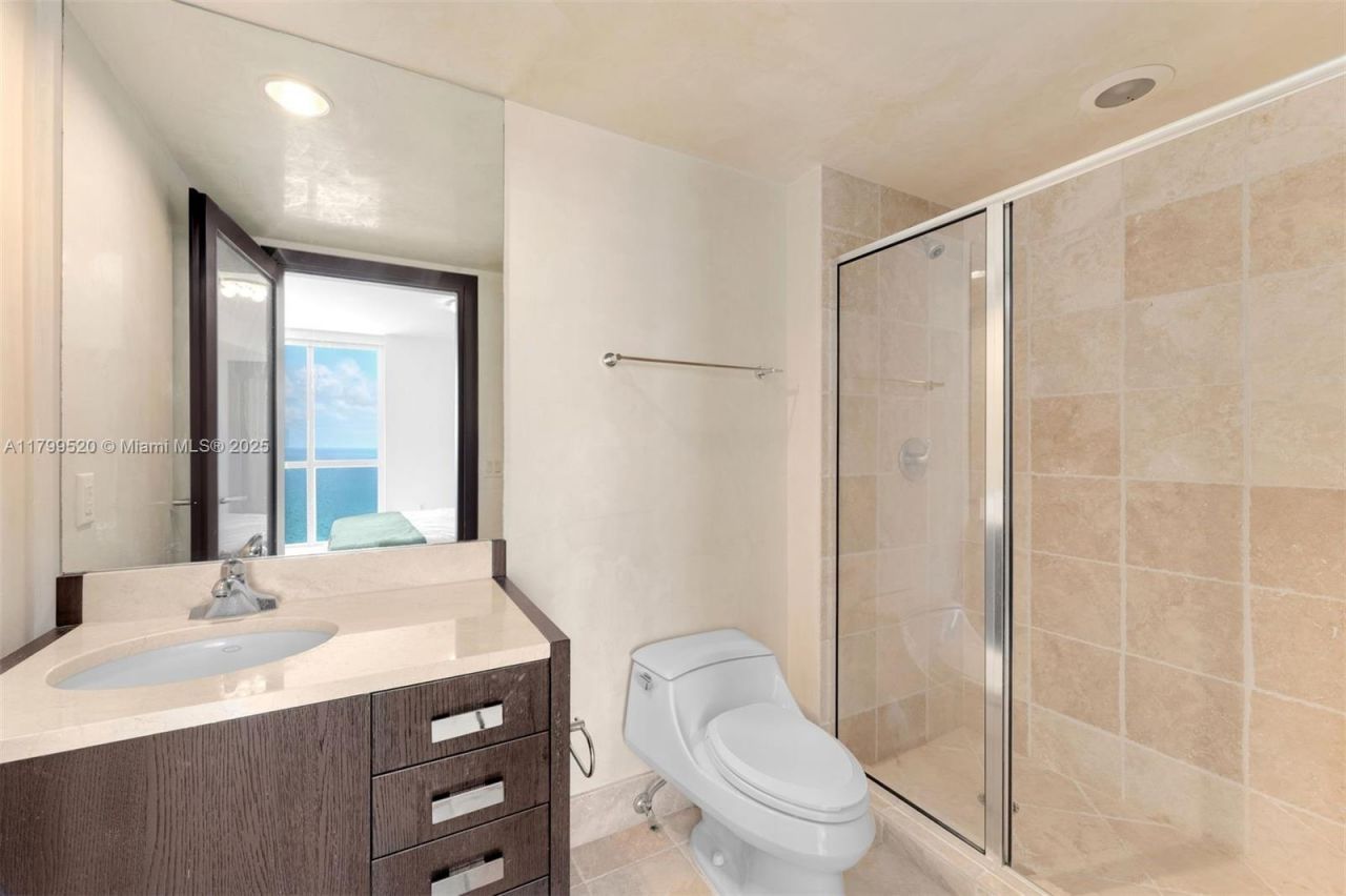 18201 Collins Ave, Unit 5206, Sunny Isles Beach, FL 33160 Photo