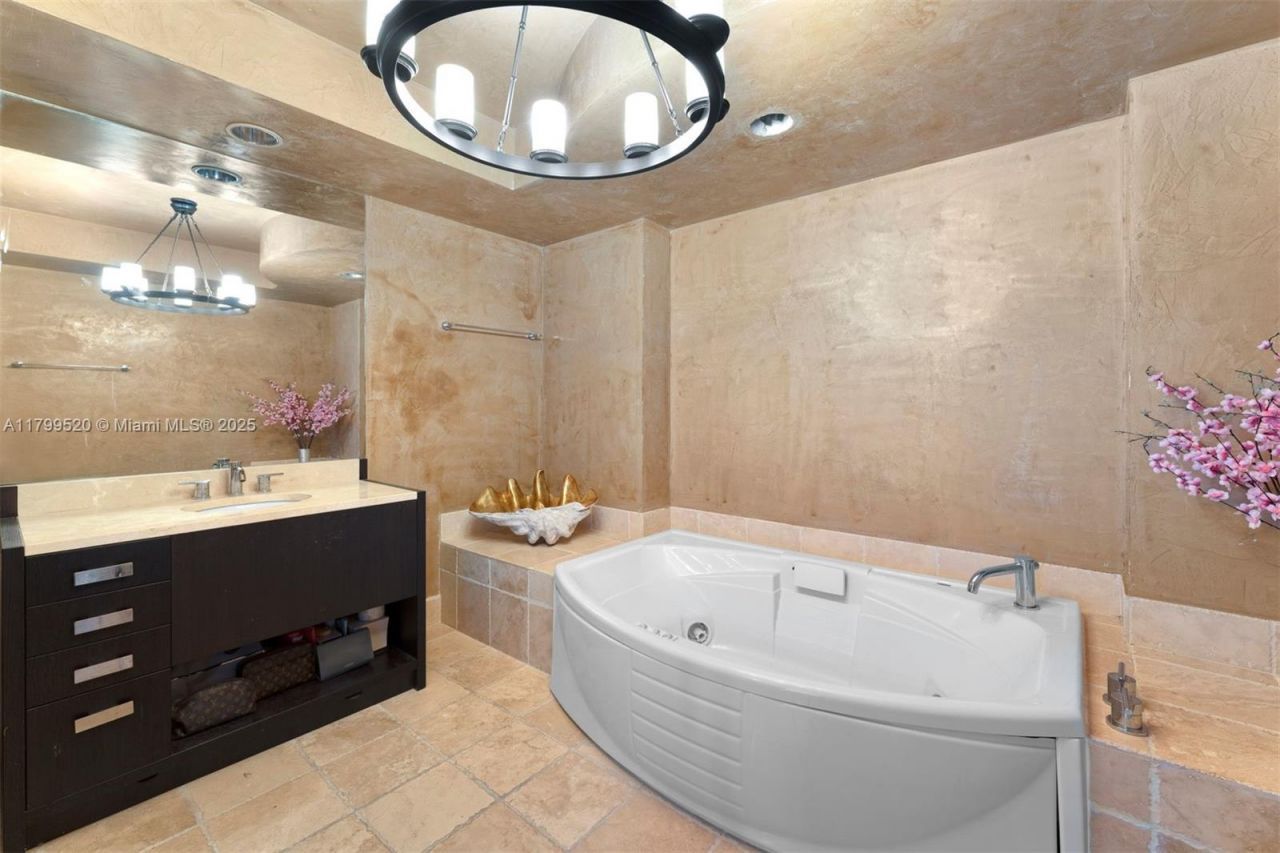 18201 Collins Ave, Unit 5206, Sunny Isles Beach, FL 33160 Photo